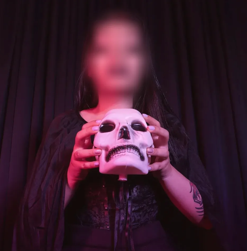 Elena, 27