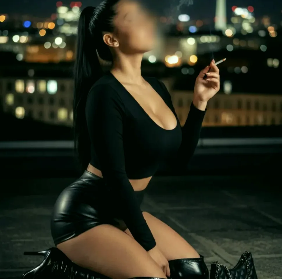 Julia, 34