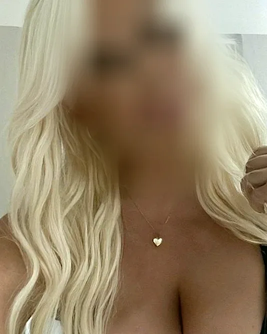 Sarah, 23