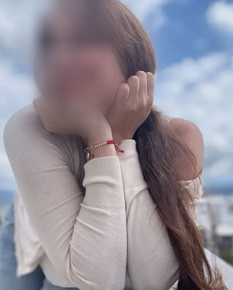 Selina, 32
