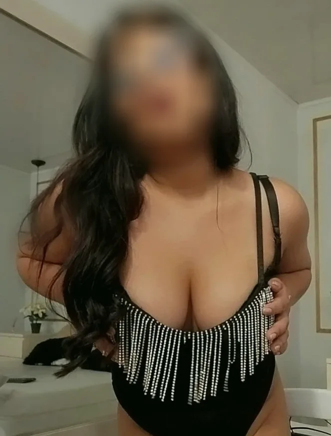 Viktoria, 23